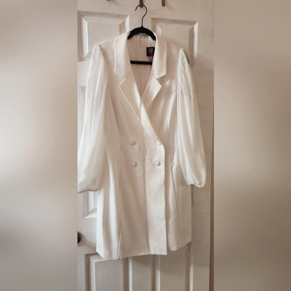 Vince CamutoSignature Stretch Crepe Tuxedo Dress With Chiffon Sleeves